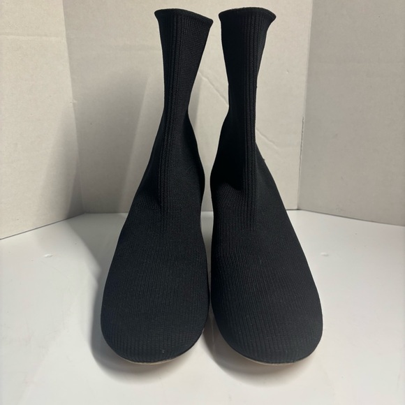 Vince. Black Sweater Sock Booties Sz 8 - Picture 3 of 8